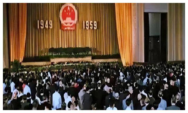 何天花板上却藏了50人？事后主席赞赏有加澳门新葡京入口1959年我国首次国宴为(图2)