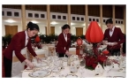 何天花板上却藏了50人？事后主席赞赏有加